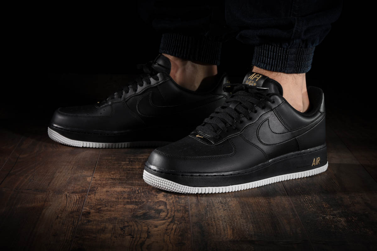 NIKE AIR FORCE 1 '07 BLACK