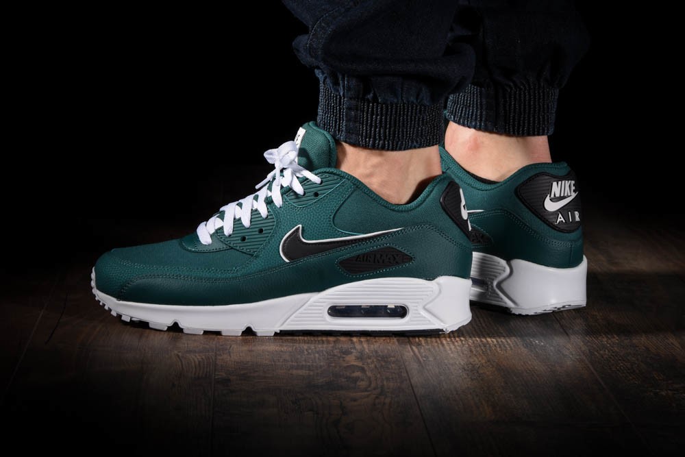 NIKE AIR MAX 90 ESSENTIAL GREEN pour 135 00 kicksmaniac