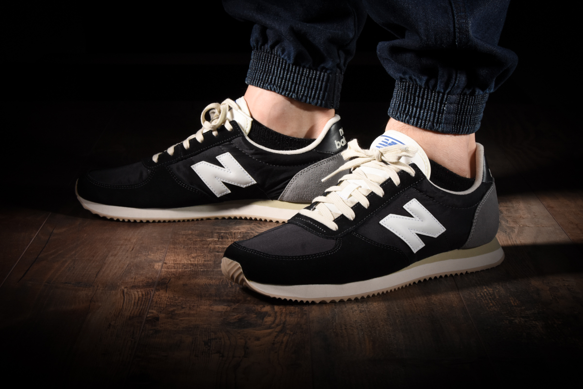 New balance store 220 wit