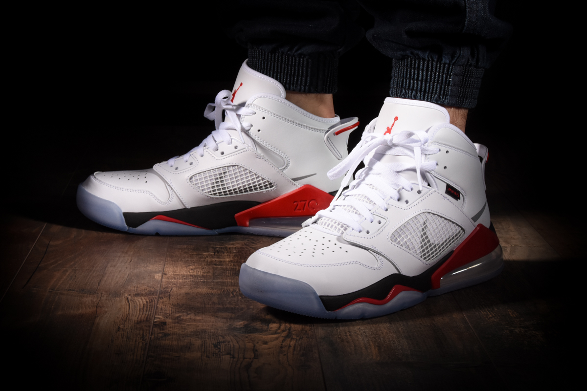 jordan mars 270 white red