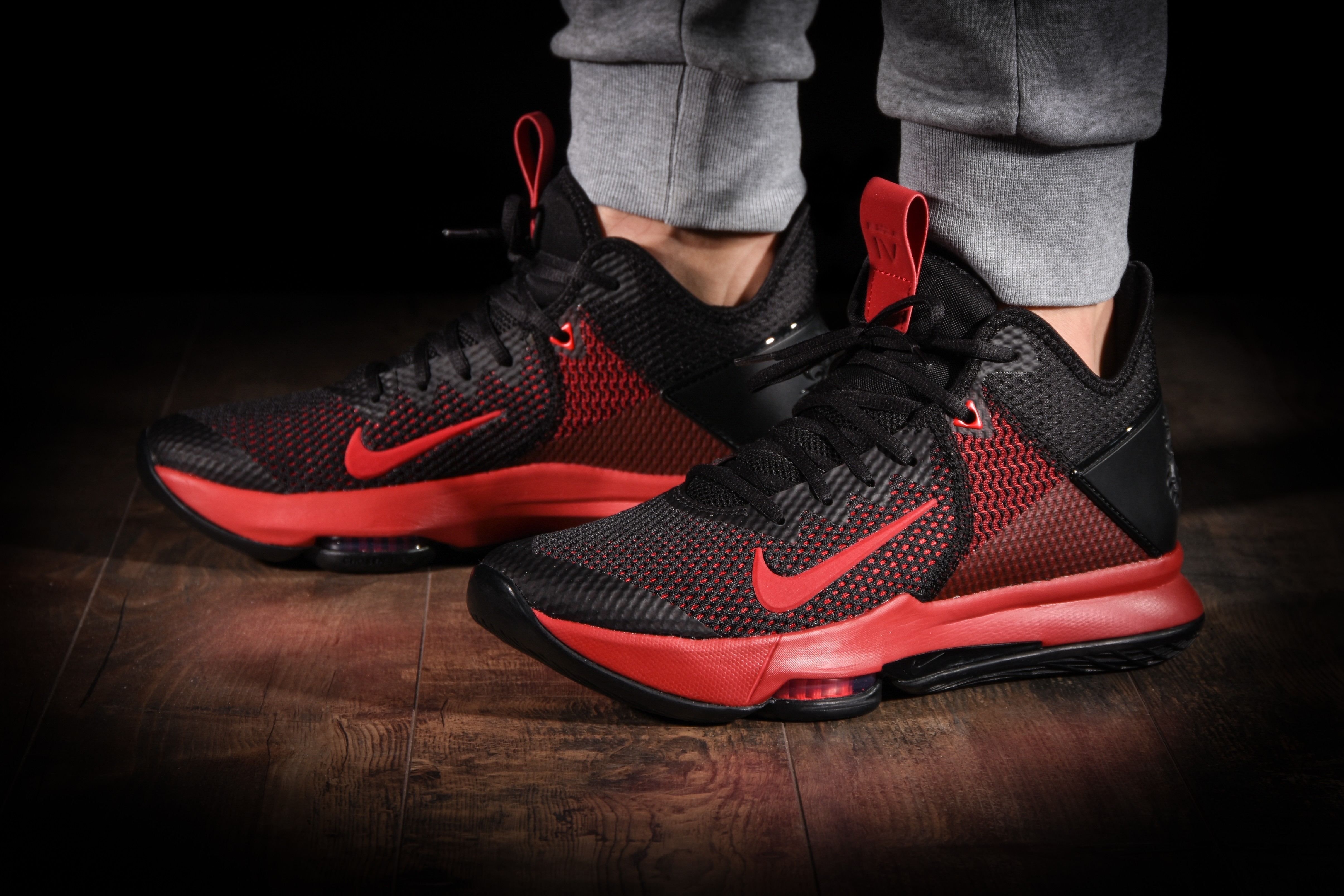 NIKE LEBRON WITNESS IV BANNED