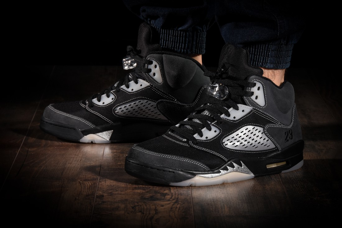 NIKE AIR JORDAN 5 RETRO ANTHRACITE voor €410,00 | kicksmaniac.com