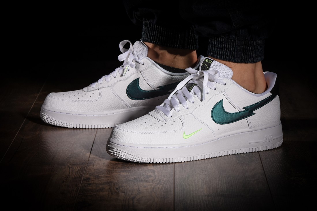 NIKE AIR FORCE 1 LOW LIGHTNING BOLT