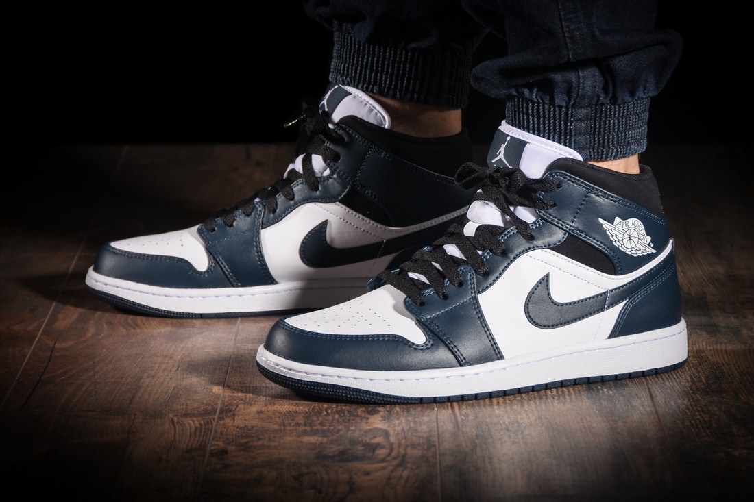 NIKE AIR JORDAN 1 RETRO MID ARMORY NAVY