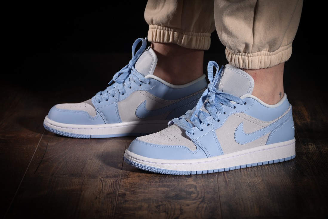 Baby blue cheap low jordan 1