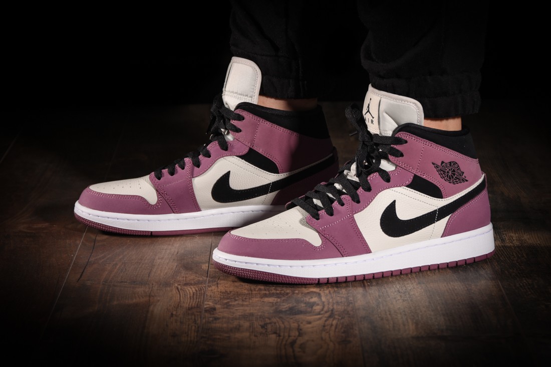 Air jordan clearance 1 retro pink